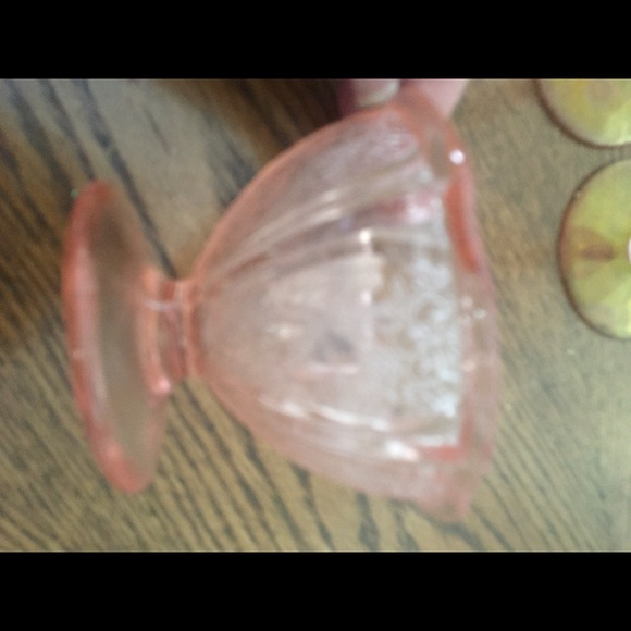 Pink glass bowl could hold candy/accessories - Picture 3 of 3